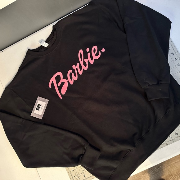 Barbie Crew neck . - Picture 3 of 3